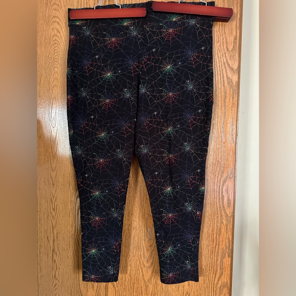 Torrid size 3 Halloween 👻 spider web leggings